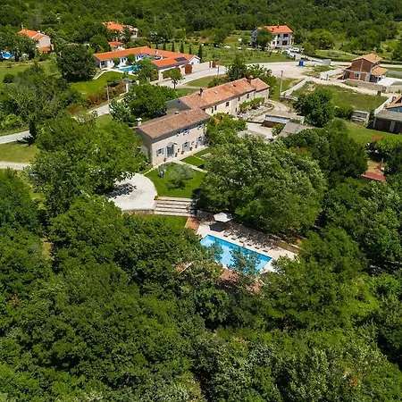 빌라 Roveria By Istrialux